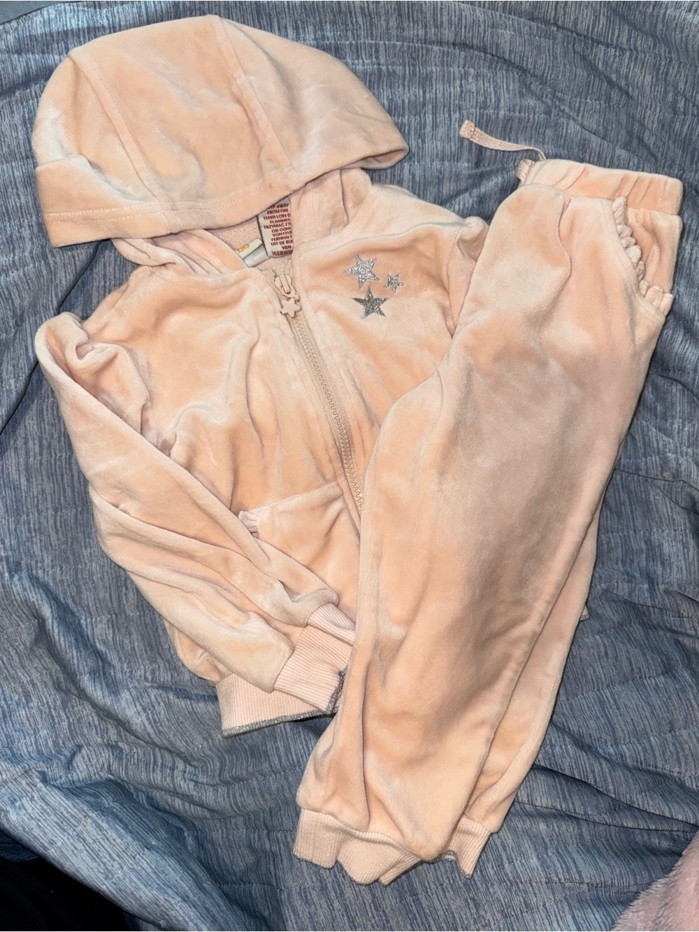 3/$15🙂 C&C California Peach Plush Hoodie with Silver Star Accents
